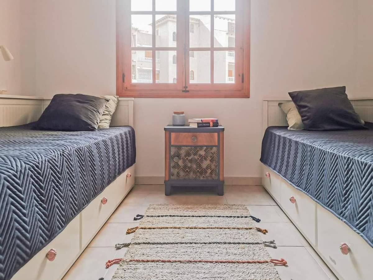 Casa Del Angel , Cosy 2 Bed Apartment,150M From Playa Los Locos Plus Beautiful Swimming Pool Torrevieja Exterior photo